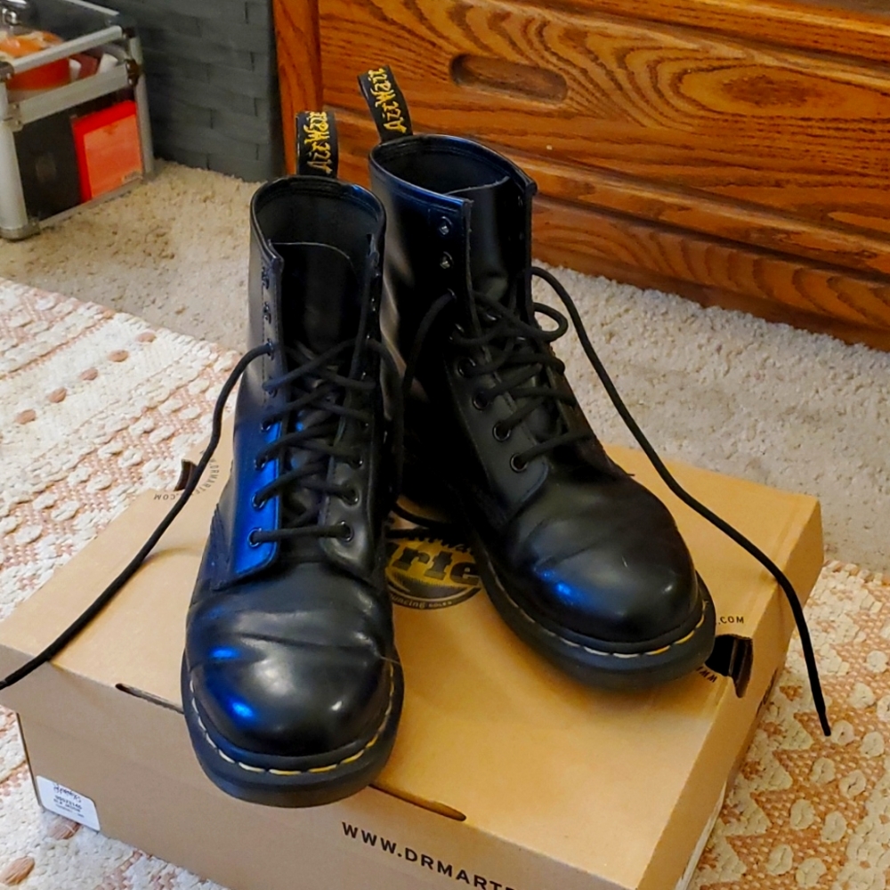 Dr. Martens 1460 smooth leather lace up boots